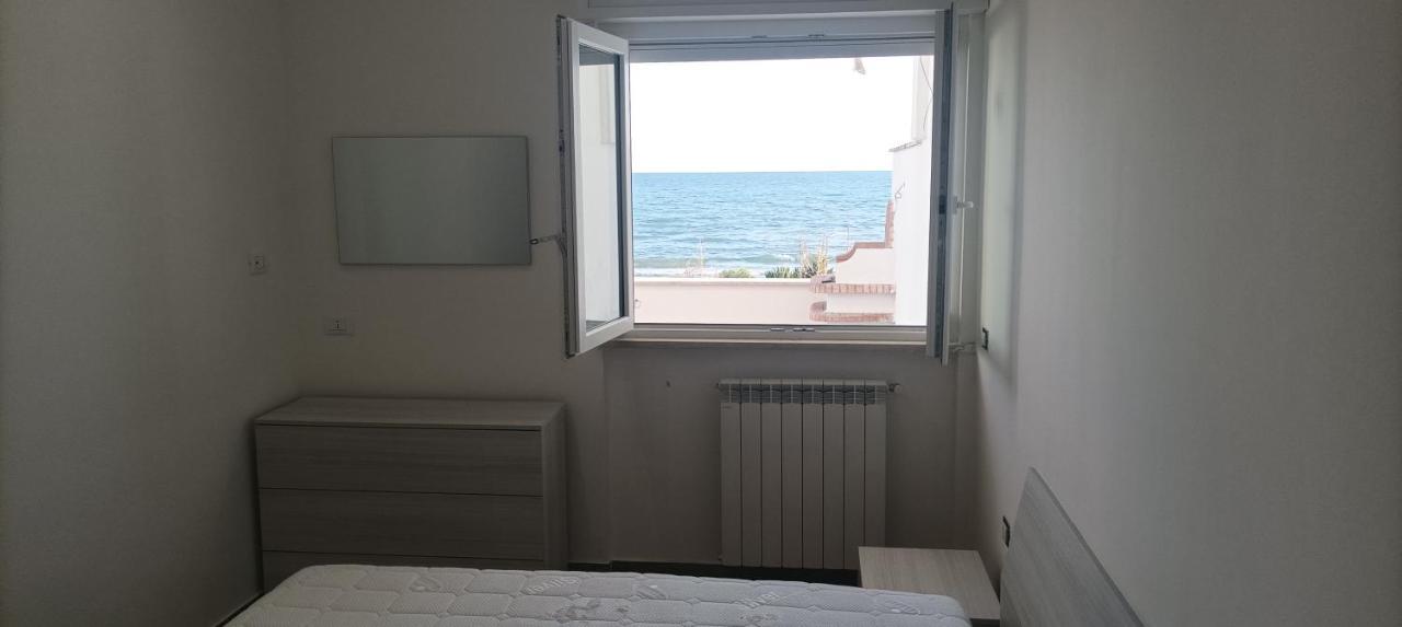 The Suite On The Beach Torvaianica Eksteriør billede
