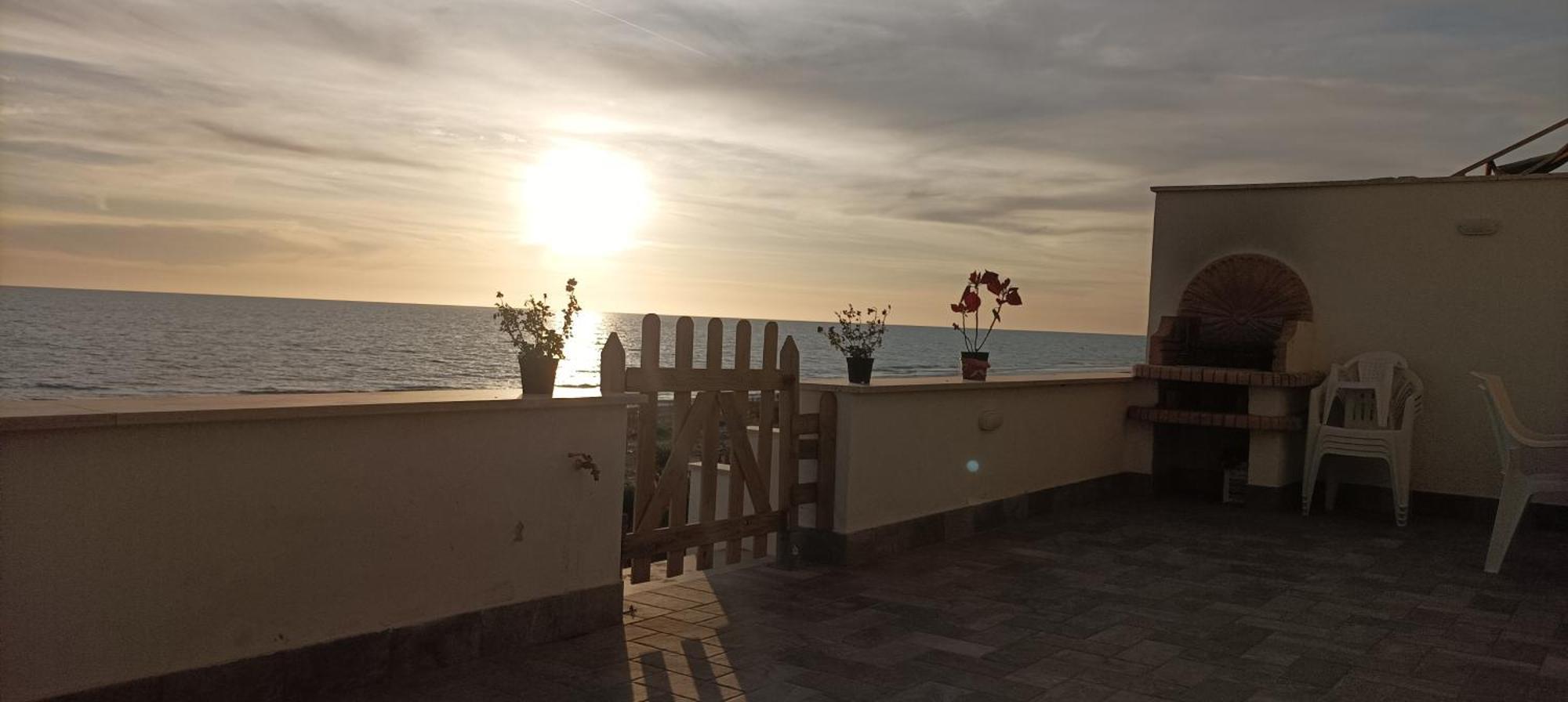 The Suite On The Beach Torvaianica Eksteriør billede