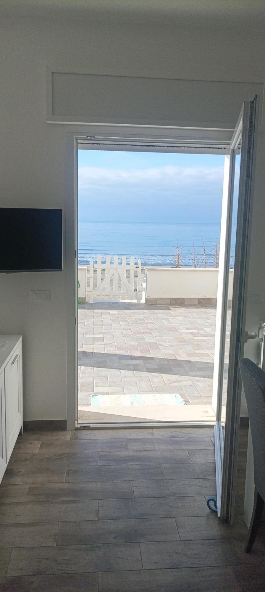 The Suite On The Beach Torvaianica Eksteriør billede