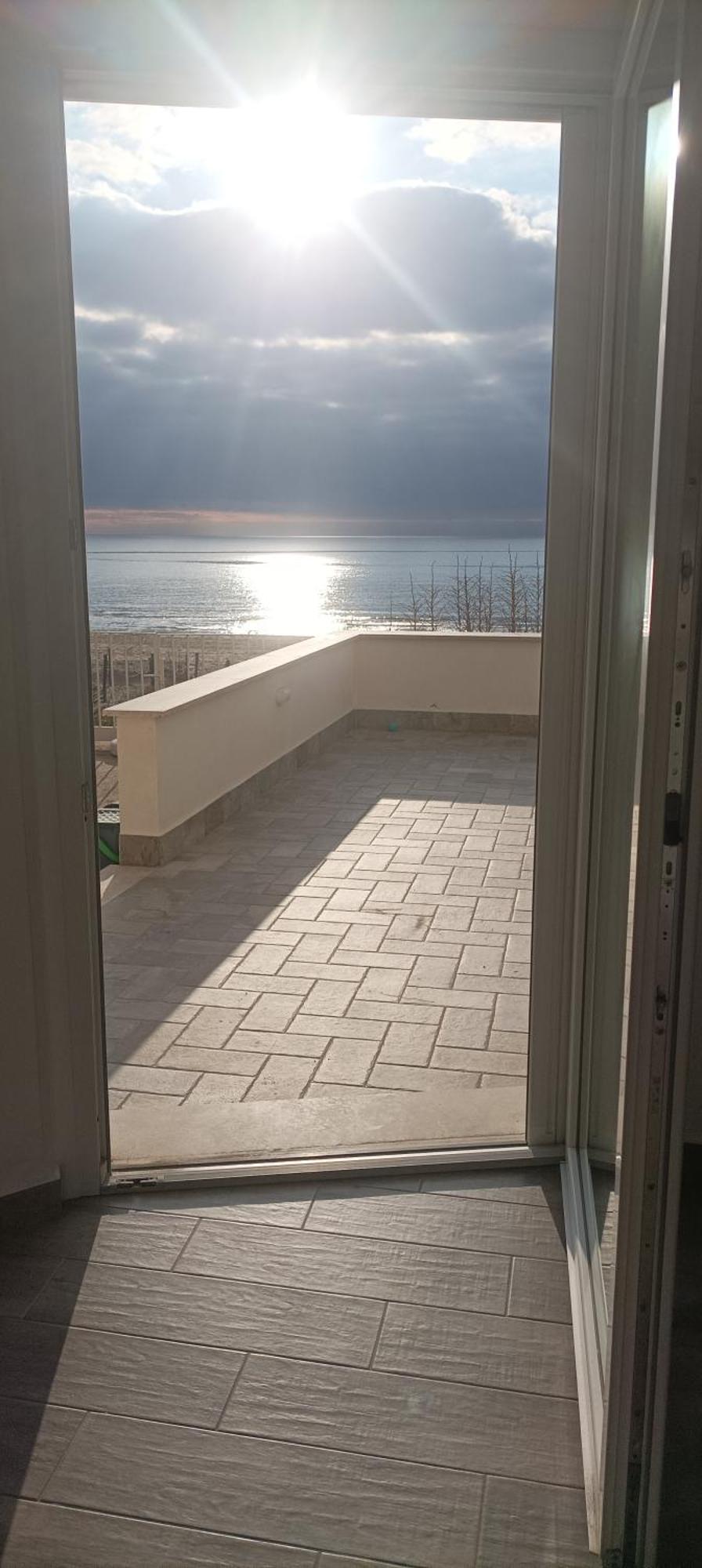 The Suite On The Beach Torvaianica Eksteriør billede